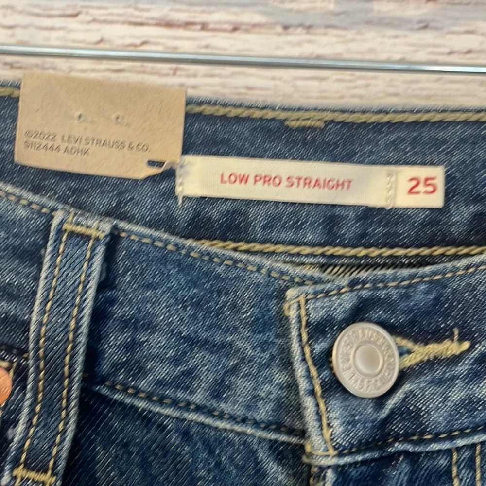Levis - Picture 5 of 11